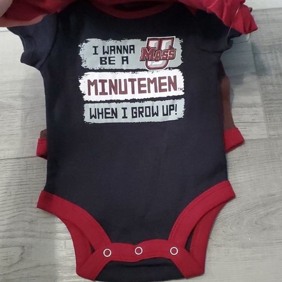 UMass baby onesies - 3 pack - Picture 2 of 4